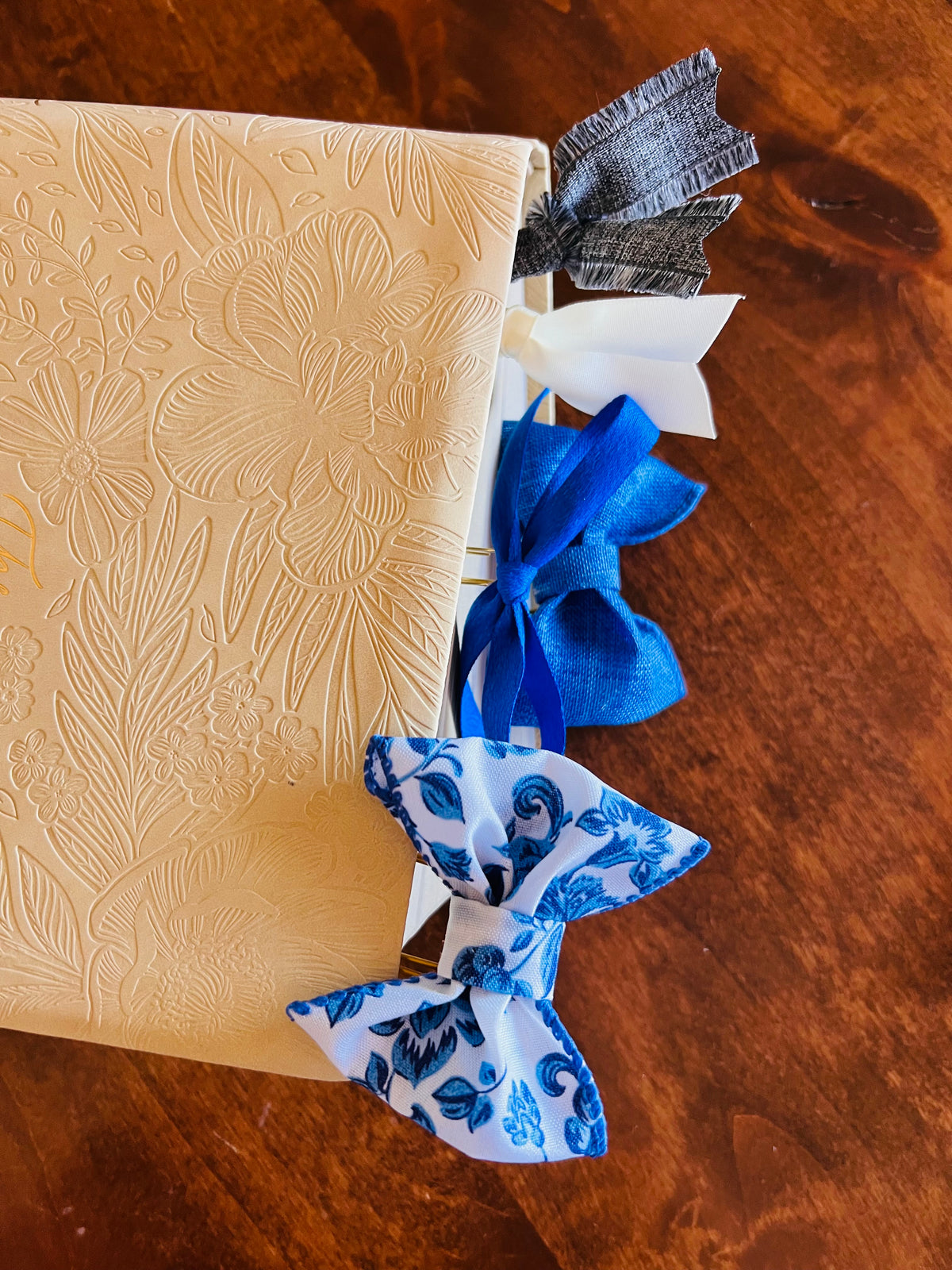Lover’s of Blue Bow & Paperclip Set