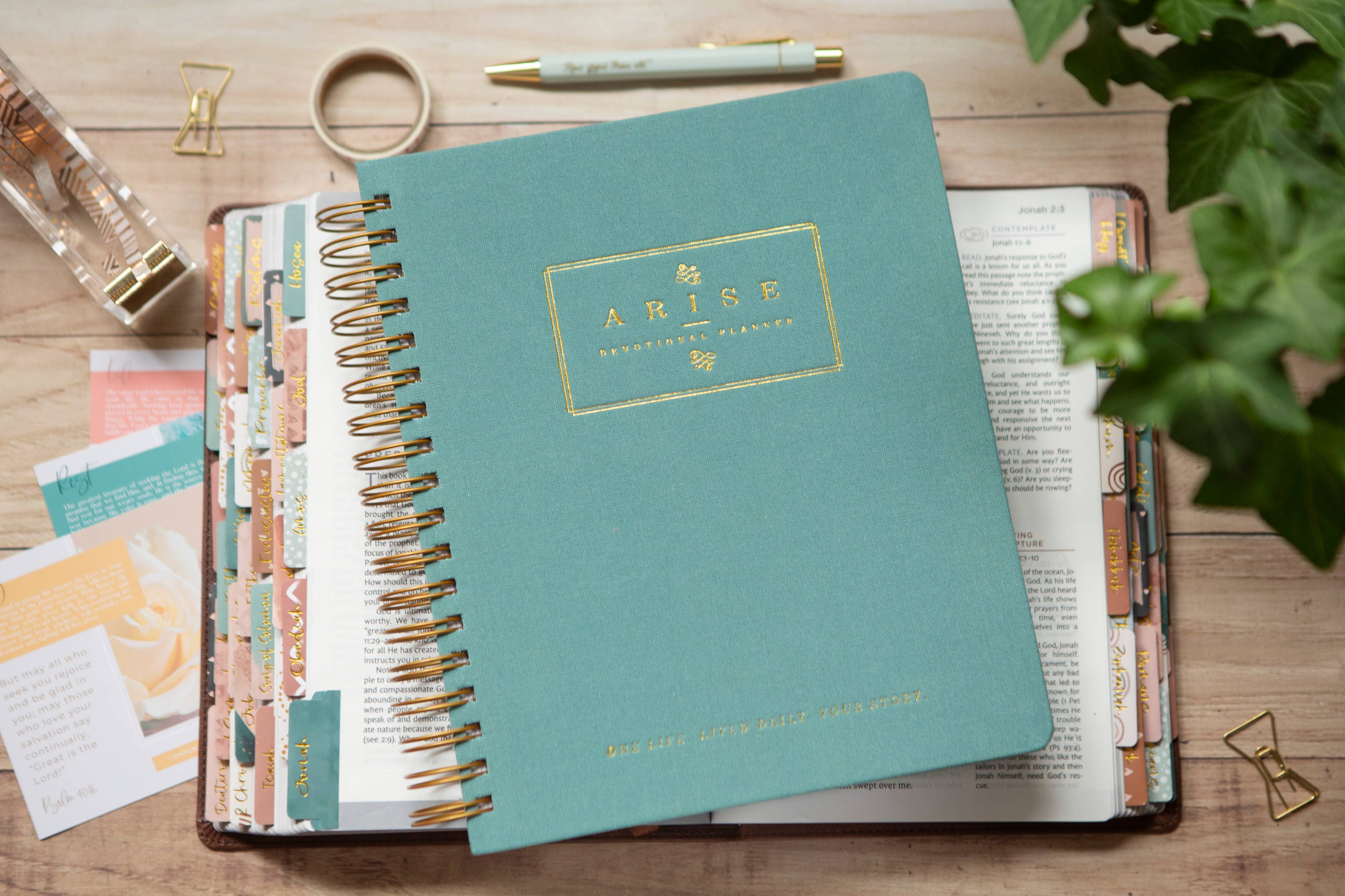 Arise Christian Planner — Undated Daily Goal Planner for Christian Women